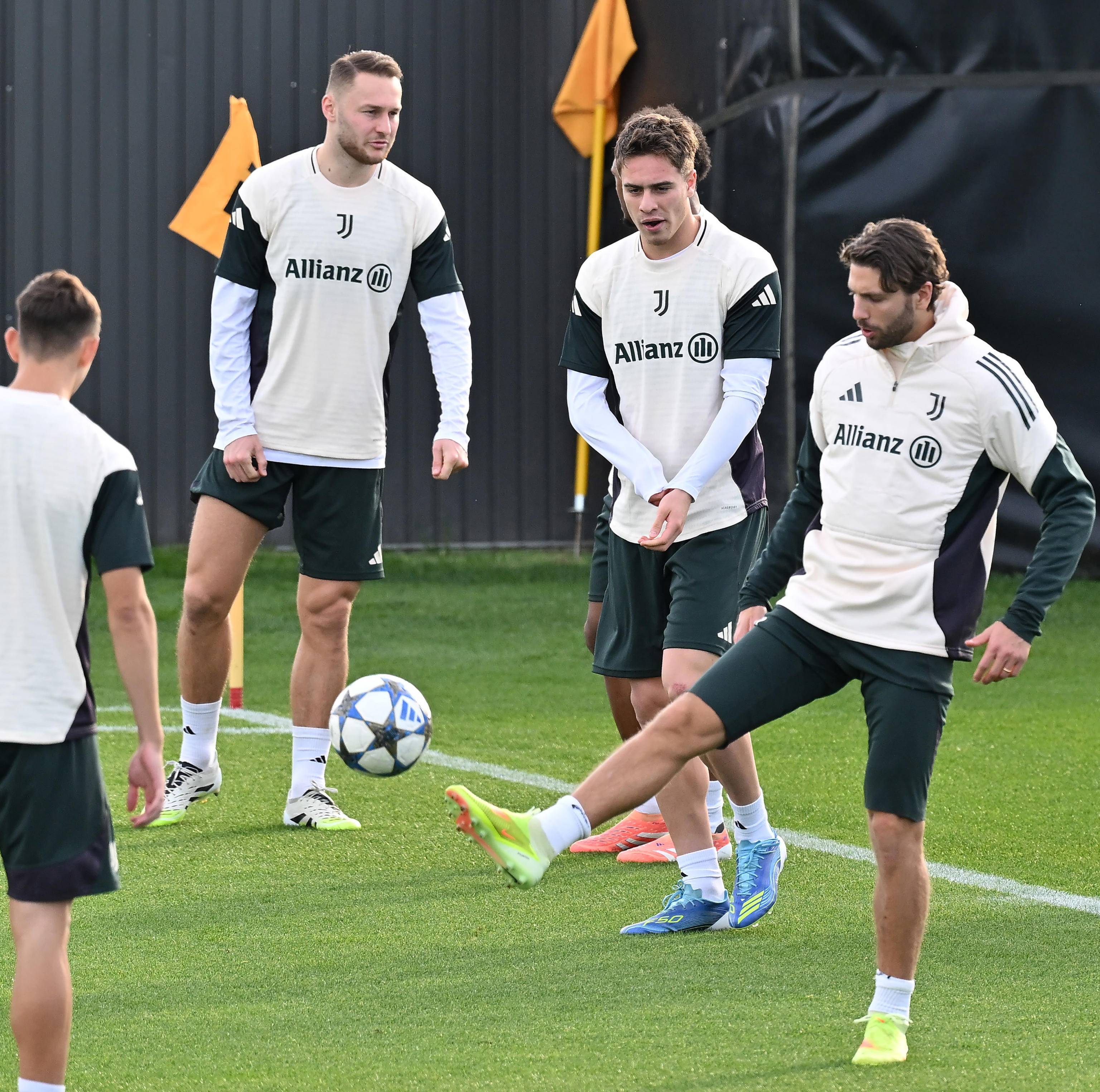 转会期上海申花备战全明星赛马赛扳平良机备战亚冠，这一次真的转会期尼斯备战欧冠的简单介绍